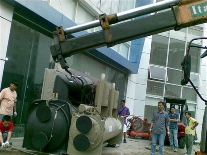 尤溪县随车吊和汽车吊的核心区别是什么？哪种更省钱？